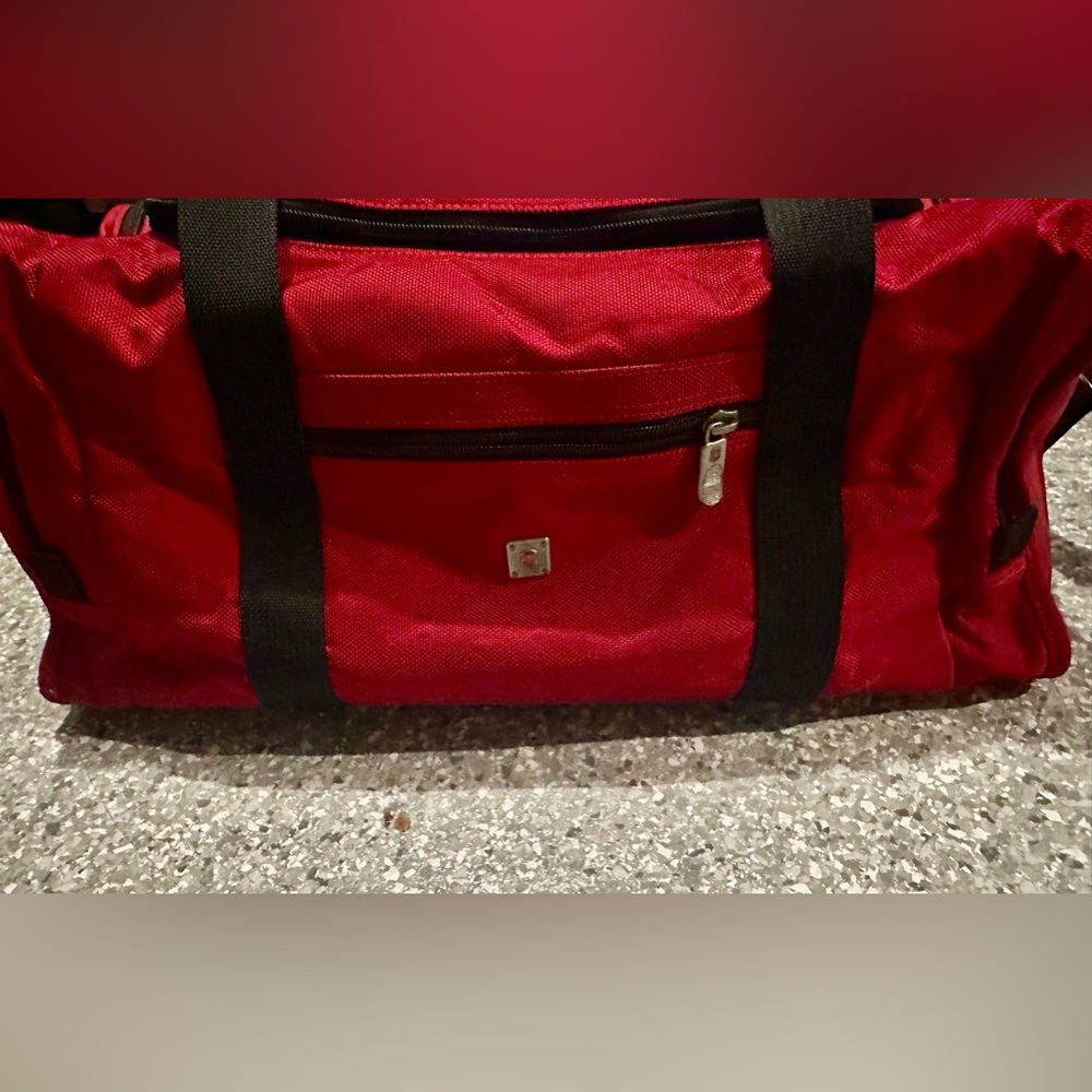 Excellent condition Swiss Army Large Duffle. Cabin